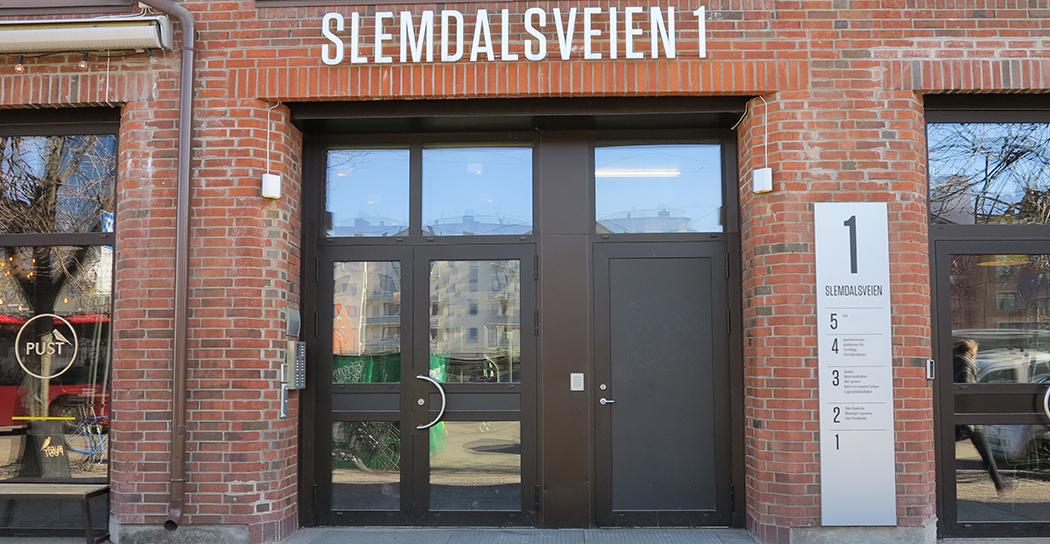 Bygningen i Slemdalsveien 1. Foto.